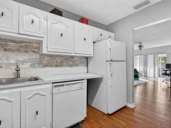 370 E Laurel Dr 6E, Margate FL 33063