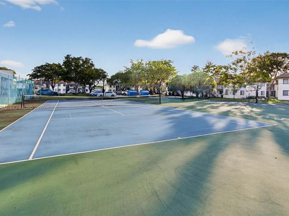 370 E Laurel Dr 6E, Margate FL 33063