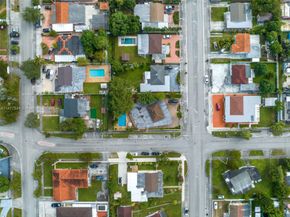 901 E 32nd St, Hialeah FL 33013