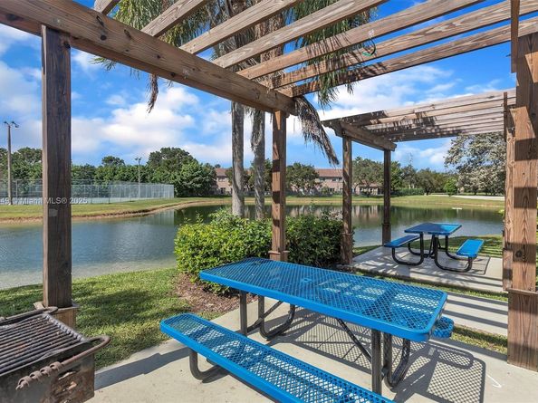 12980 Vista Isles Dr 317, Sunrise FL 33325