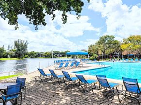 3720 Inverrary Dr 1J, Lauderhill FL 33319