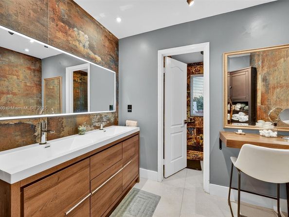 20230 NW 7th St, Pembroke Pines FL 33029