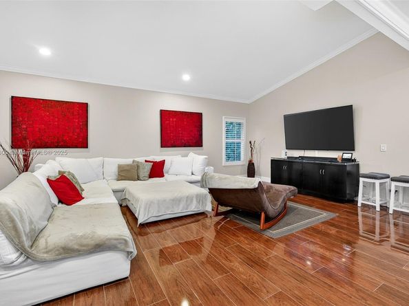 20230 NW 7th St, Pembroke Pines FL 33029