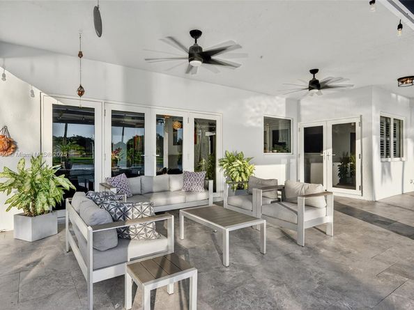 20230 NW 7th St, Pembroke Pines FL 33029