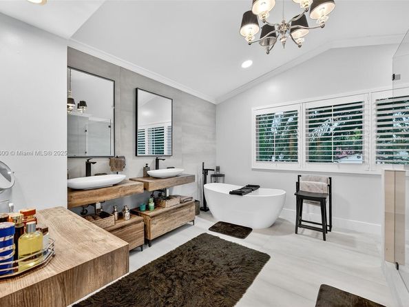 20230 NW 7th St, Pembroke Pines FL 33029