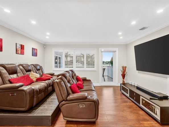 20230 NW 7th St, Pembroke Pines FL 33029