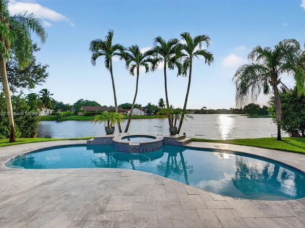 20230 NW 7th St, Pembroke Pines FL 33029