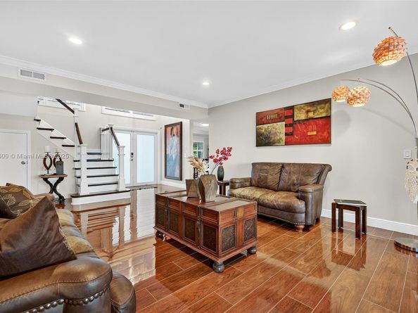 20230 NW 7th St, Pembroke Pines FL 33029