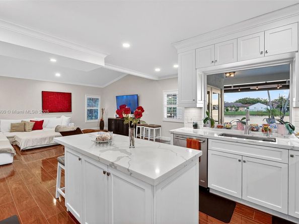 20230 NW 7th St, Pembroke Pines FL 33029