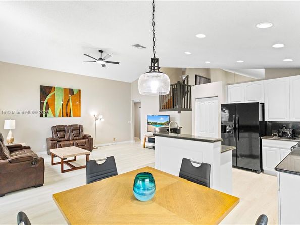 13224 NW 12th St, Pembroke Pines FL 33028