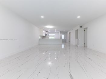 8435 Casa Del Lago