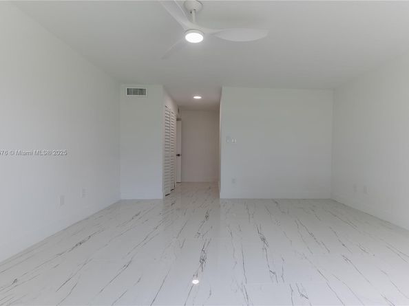 8435 Casa Del Lago 22C, Boca Raton FL 33433