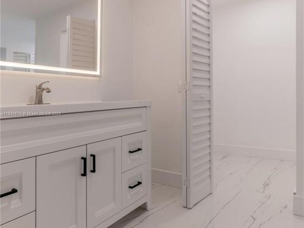 8435 Casa Del Lago 22C, Boca Raton FL 33433