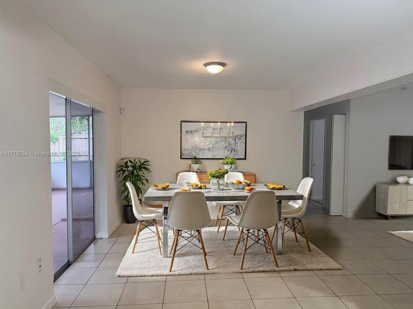 6880 Scott St, Hollywood FL 33024