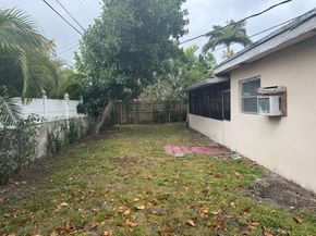 6880 Scott St, Hollywood FL 33024