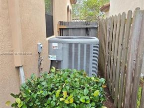 525 SE 34th Ter, Homestead FL 33033