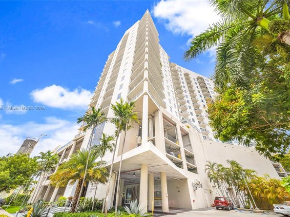 10 SW South River Dr PHI15, Miami FL 33130