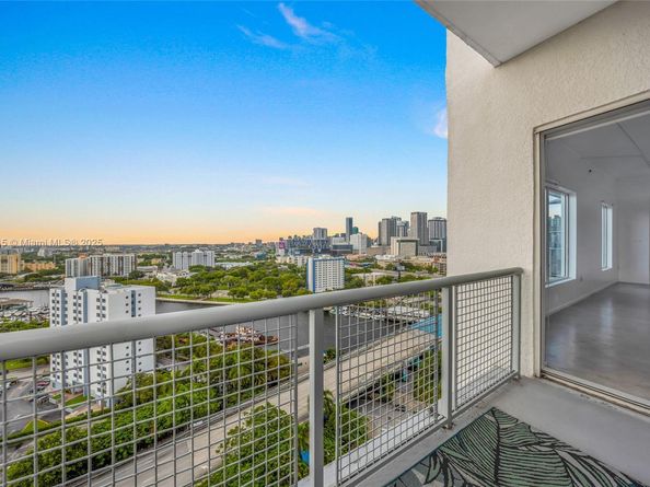 10 SW South River Dr PHI15, Miami FL 33130