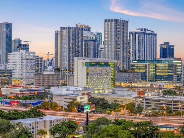 10 SW South River Dr PHI15, Miami FL 33130