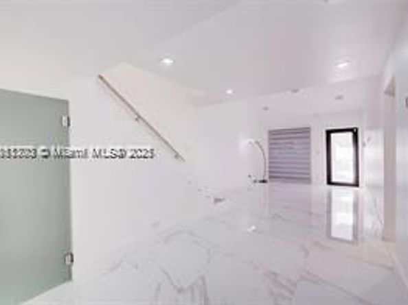455 NE 210th  Ter, Miami FL 33179