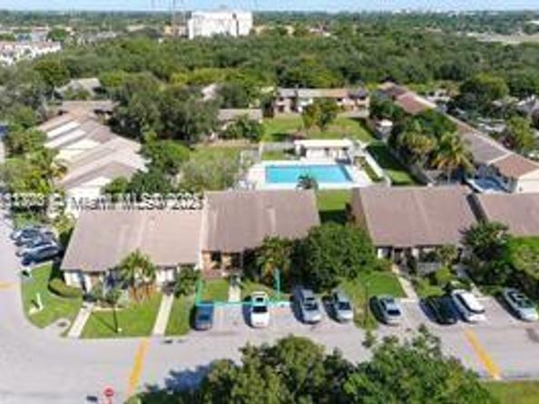 455 NE 210th  Ter, Miami FL 33179