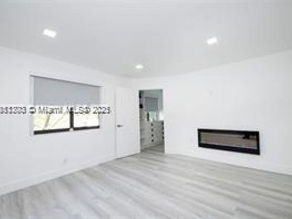 455 NE 210th  Ter, Miami FL 33179