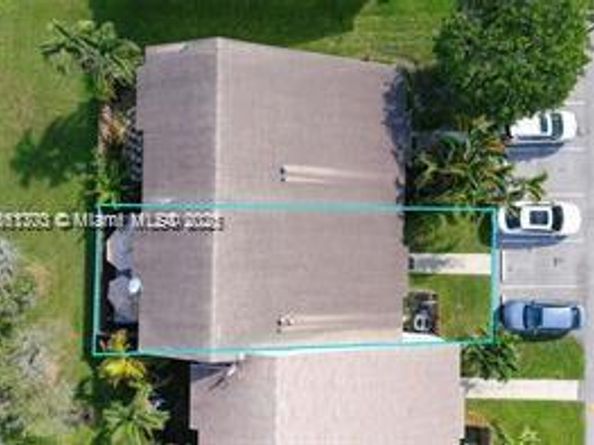 455 NE 210th  Ter, Miami FL 33179