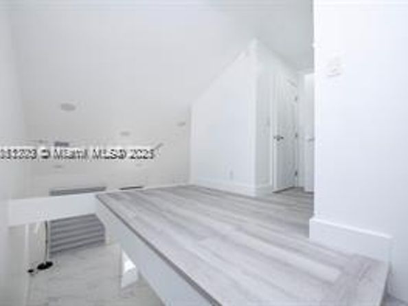 455 NE 210th  Ter, Miami FL 33179