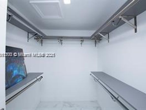 455 NE 210th  Ter, Miami FL 33179