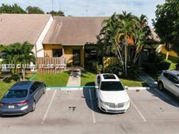 455 NE 210th  Ter, Miami FL 33179