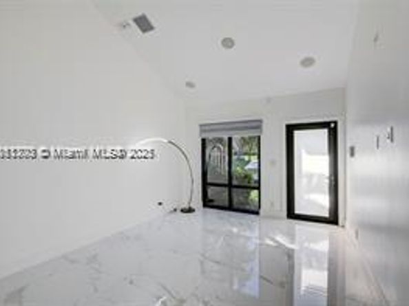 455 NE 210th  Ter, Miami FL 33179