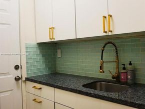 3030 Collins Ave 1E, Miami Beach FL 33140