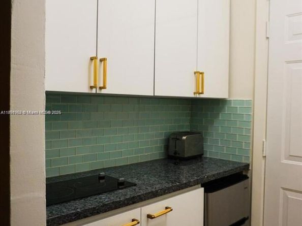 3030 Collins Ave 1E, Miami Beach FL 33140