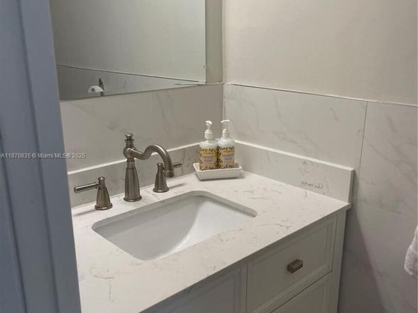 8203 NW 9th Ct 2, Plantation FL 33324