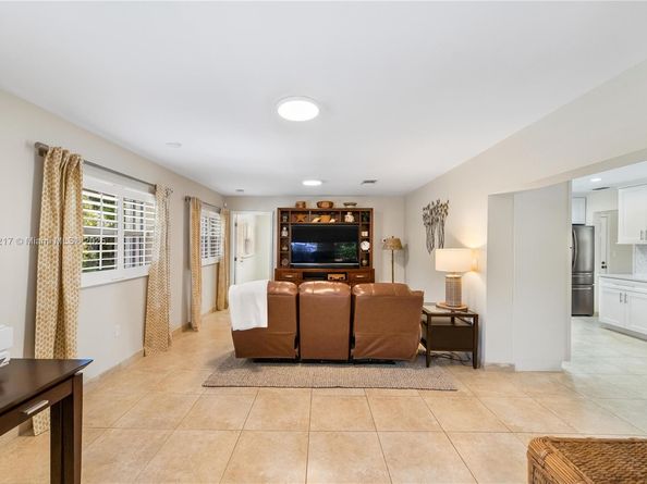 11560 SW 121st Ave, Miami FL 33186