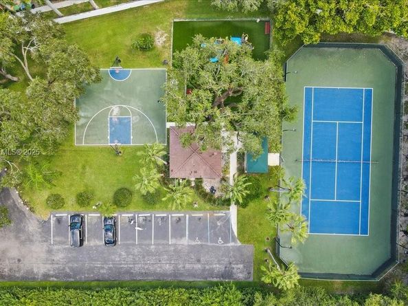 19914 NE 19th Ct, Miami FL 33179