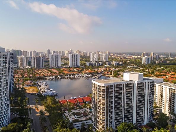 3705 NE 214  St 13, Aventura FL 33180