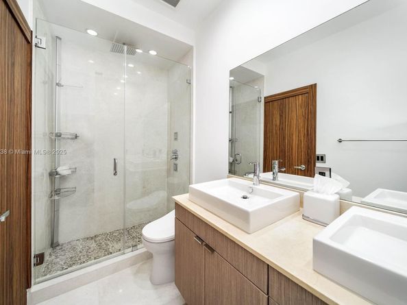 3705 NE 214  St 13, Aventura FL 33180