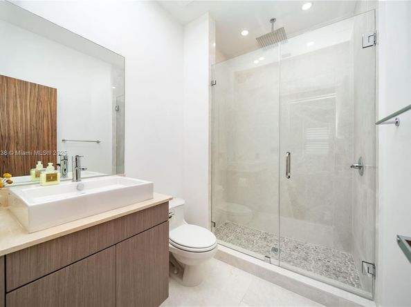 3705 NE 214  St 13, Aventura FL 33180