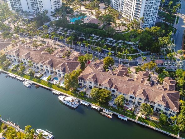3705 NE 214  St 13, Aventura FL 33180