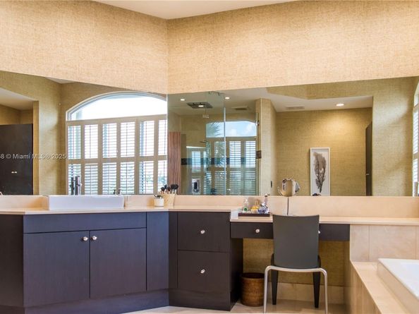 3705 NE 214  St 13, Aventura FL 33180