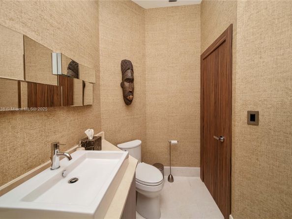 3705 NE 214  St 13, Aventura FL 33180