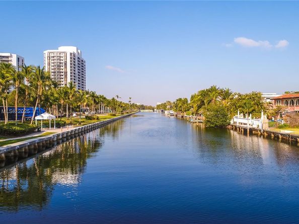 3705 NE 214  St 13, Aventura FL 33180