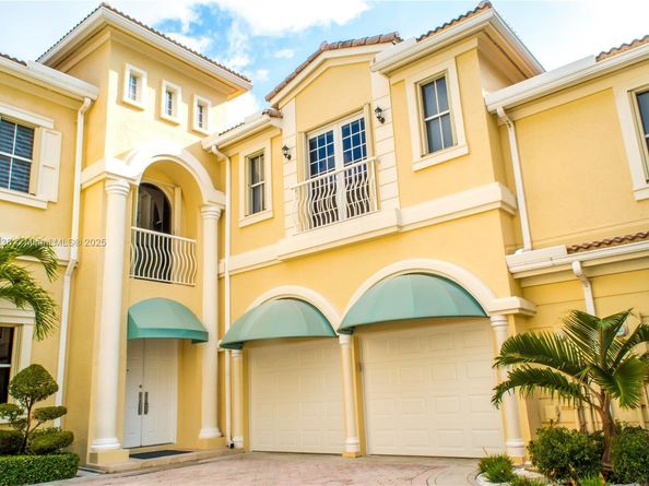 3705 NE 214  St 13, Aventura FL 33180