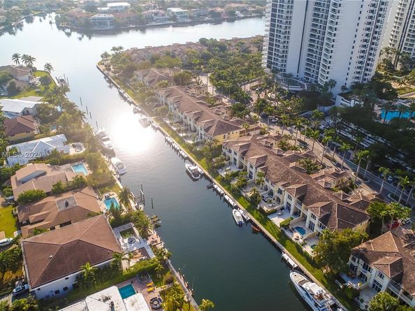 3705 NE 214  St 13, Aventura FL 33180