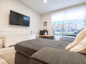 1594 Barcelona Way 518, Weston FL 33327