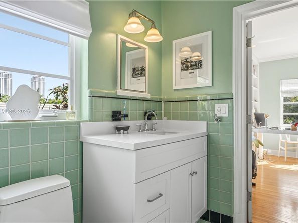 4805 Cherokee Ave, Miami Beach FL 33140