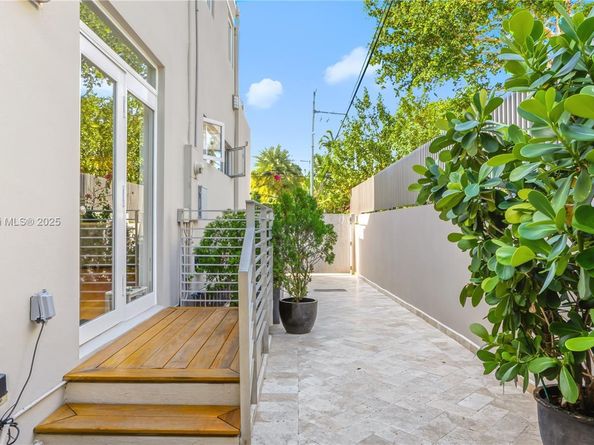 4805 Cherokee Ave, Miami Beach FL 33140