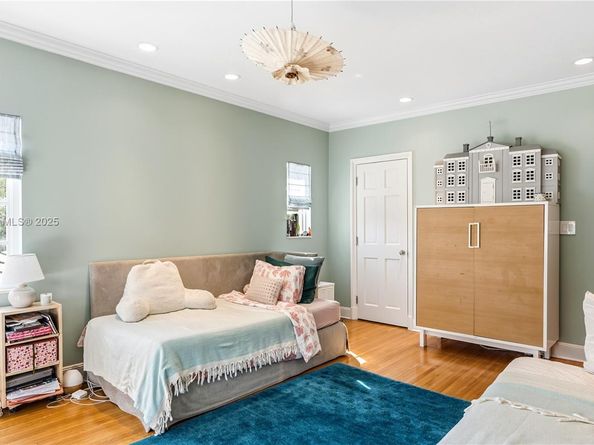 4805 Cherokee Ave, Miami Beach FL 33140