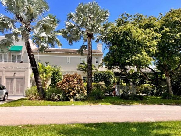 4805 Cherokee Ave, Miami Beach FL 33140